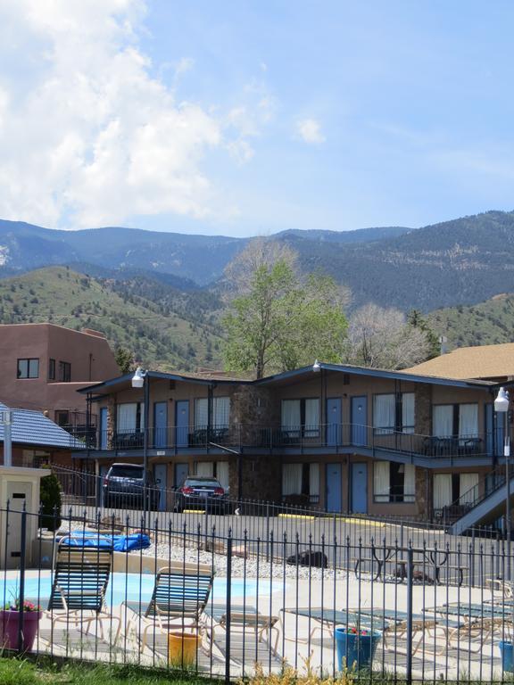 מניטו ספרינגס Silver Saddle Motel מראה חיצוני תמונה