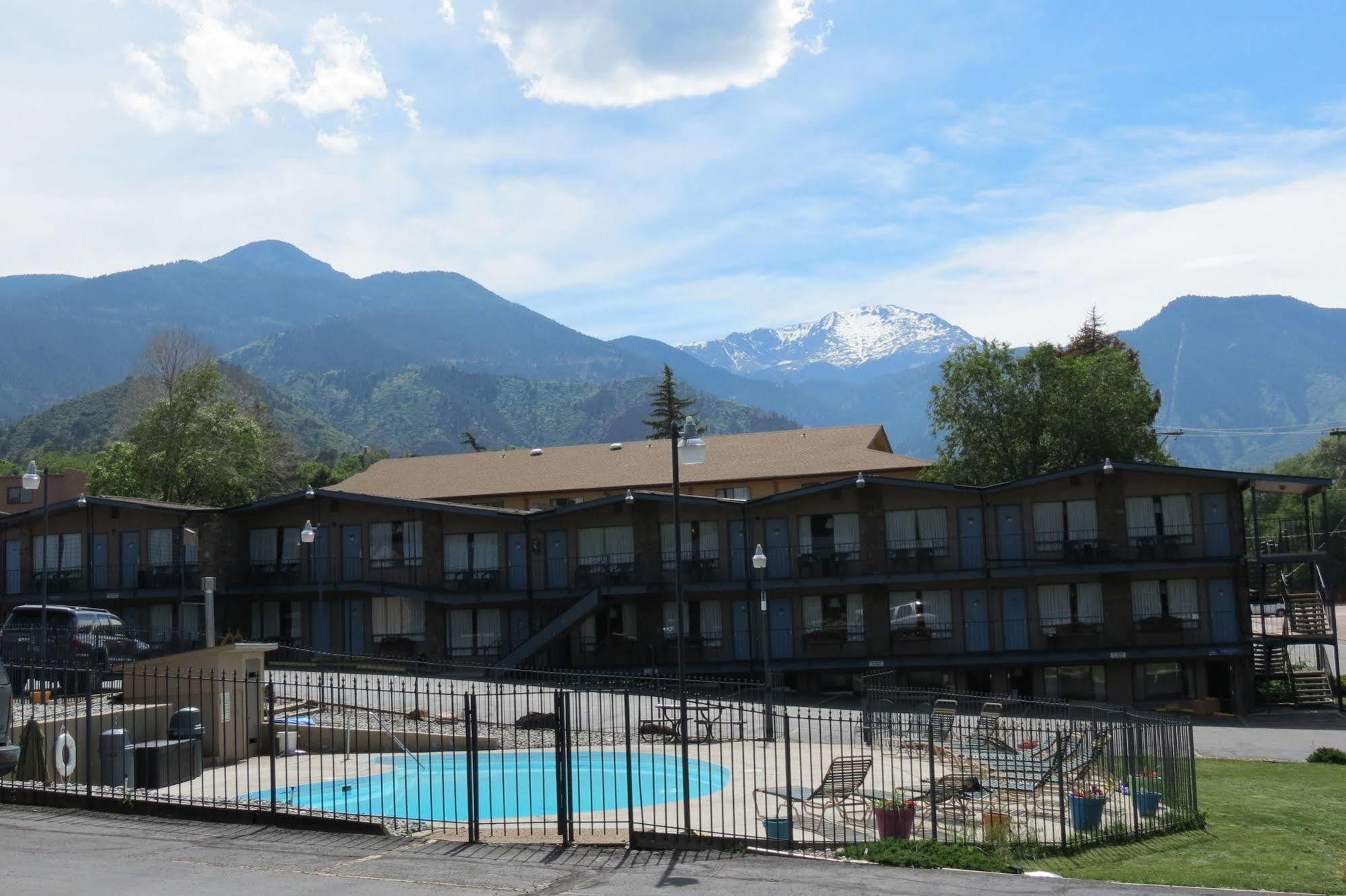 מניטו ספרינגס Silver Saddle Motel מראה חיצוני תמונה